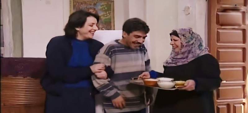 شاهد  ..  بعد 23 عام سامية الجزائري تجتمع مع نجوم "عيلة 7 نجوم"