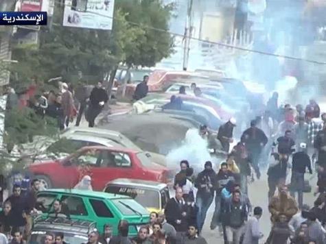 بالفيديو : 17 قتيل وعشرات الإصابات في تظاهرات مصر المتواصلة