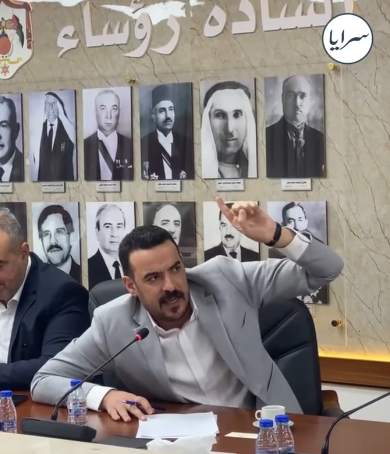 الفنان الاردني حسن الخمايسة : بخترع طلعه من البيت عشان اقول لزوجتي اني بشتغل - فيديو