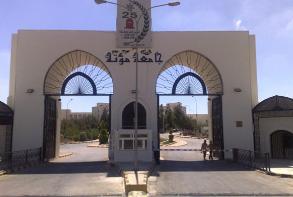إسراء في غيبوبة منذ حادث مؤتة محتضنة حلمها بدراسة الطب