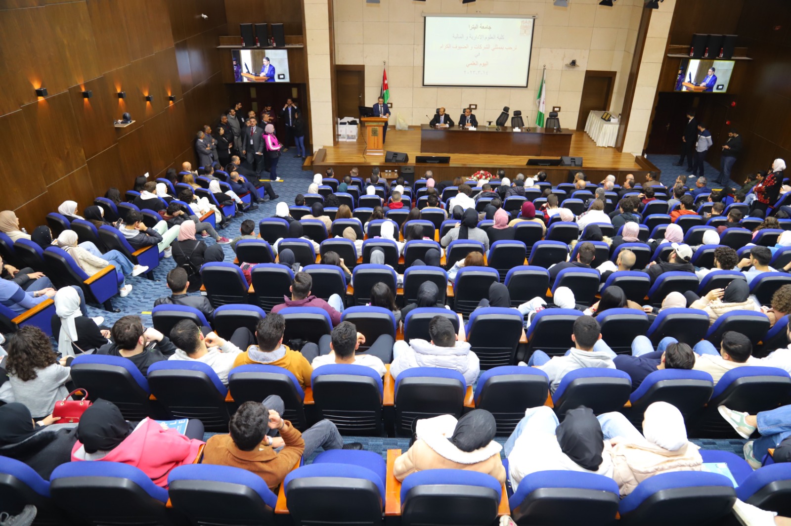 رئيس جامعة البترا يرعى انطلاق فعاليات اليوم العلمي: "التوجهات الحديثة في المؤسسات العالمية وآثار التطوير في سوق العمل"