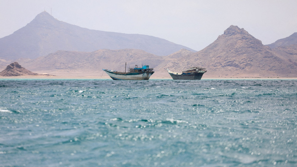 الحوثيون ينفون فرض رسوم على السفن في مضيق باب المندب