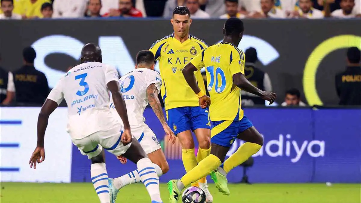 دقت طبول ديربي القرن ..  6 معارك حامية تحسم معركة النصر والهلال  