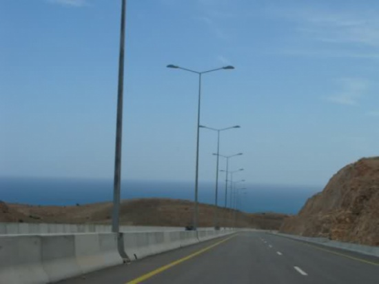 امام وزير الاشغال مطالبات بإنارة طريق "العيص" 