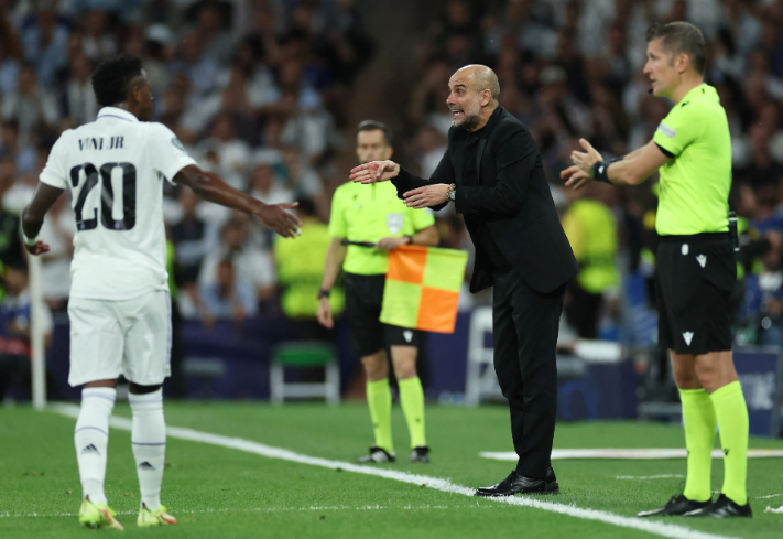 "المعلمون والأطباء أهم" ..  هكذا علق غوارديولا على العنصرية ضد فينيسيوس