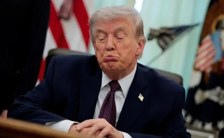 ترامب: بدأنا عملية “تطهير” مضيق هرمز