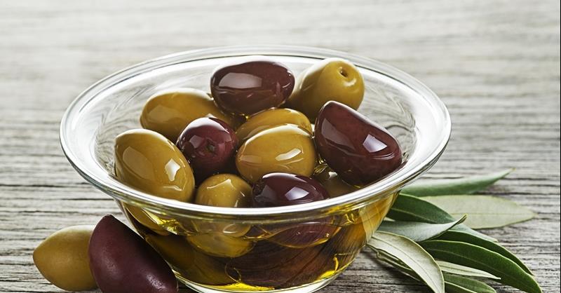 تفسير حلم رؤية الزيتون أو أكل الزيتون في المنام لابن سيرين