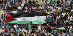 18 الف يوور غرامة لرفع علم فلسطين خلال مباراة