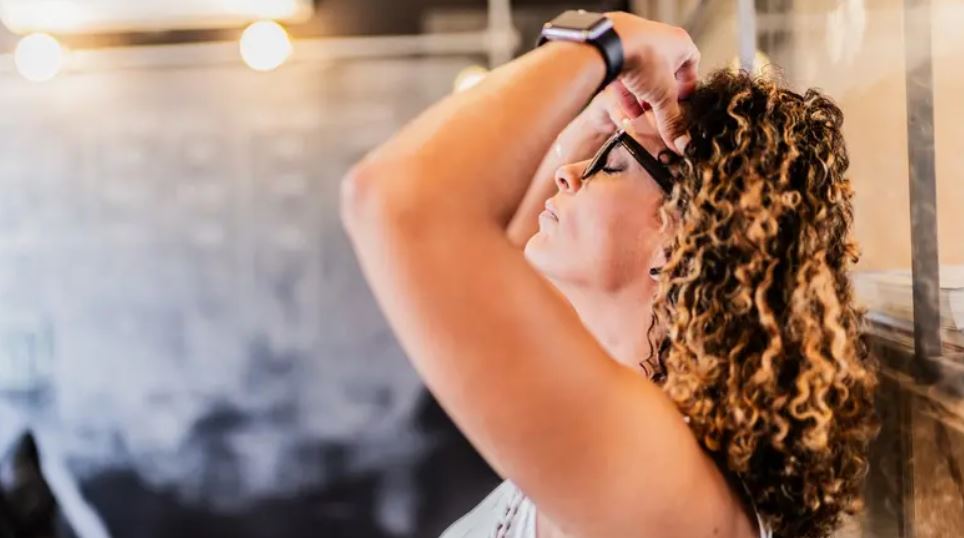 العلم يحسمها ..  التوتر يؤثر على الوظائف العقلية للمرأة أكثر من الرجل
