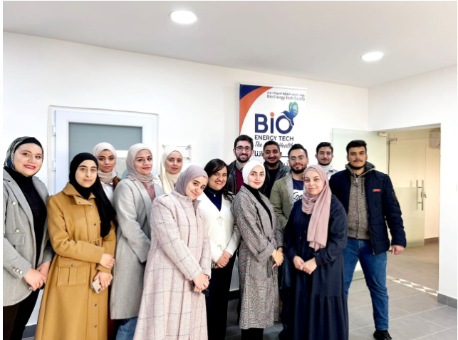 طلبة من كلية الصيدلة يزورون مصنع تقنيات الطاقة Bioenergy