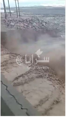 شاهد سيول ضخمة لمياه الأمطار في وادي ميرا محافظة الكرك ..  فيديو 
