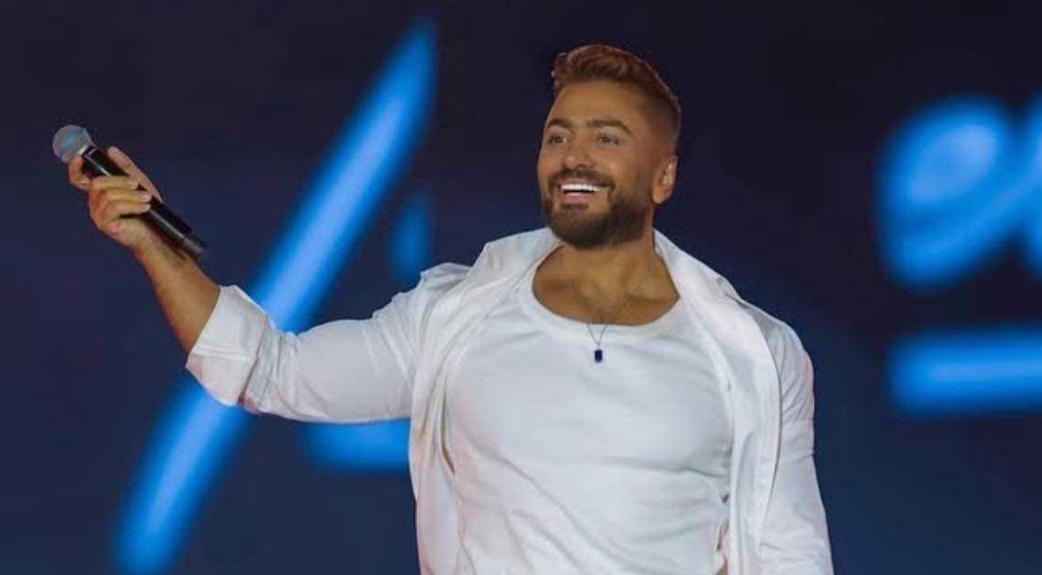 بعد تصريح أحمد سعد ..  مصادر مُقربة من تامر حسني تكشف تفاصيل وضعه الصحي 