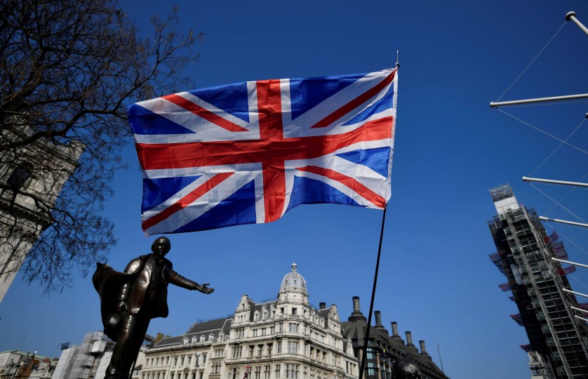 السفارة البريطانية توضح حول تكلفة تصريح الزيارة الإلكتروني