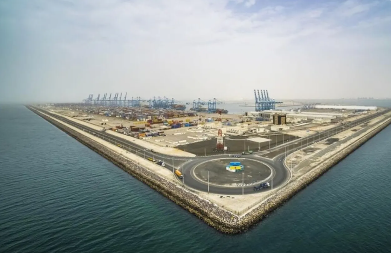 إيران تعلن توقف جميع الموانئ العربية في الخليج عن العمل