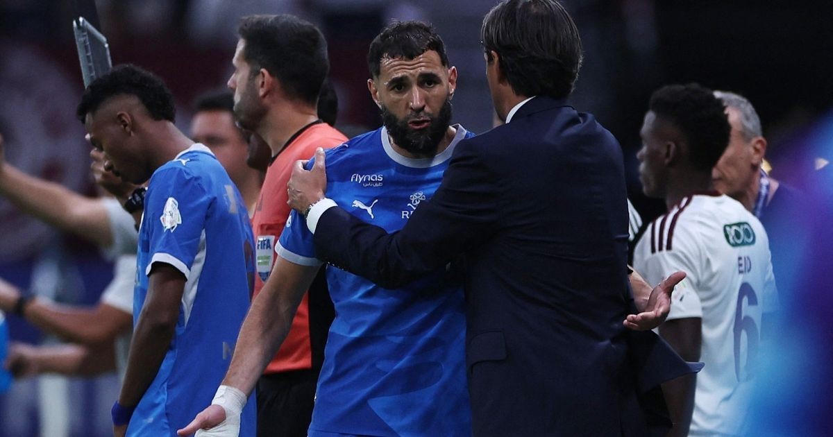 يشارك كريم بنزيما بتشكيلة الهلال الأساسية ضد الفيحاء وسط غموض حول مستقبله
