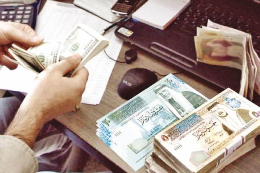 نقيب الصرافين: ٥٠٠ حوالة من الأردن إلى فلسطين يومياً