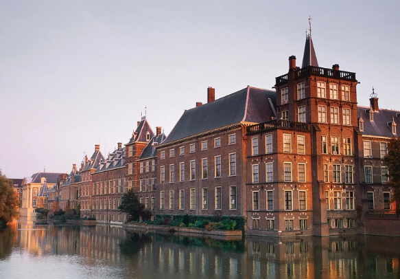 لاهاي: مدينة السياسة الهادئة وسحر الساحل الهولندي
