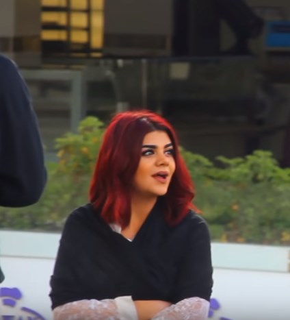 مفاجأة البنات بالشارع في عيد الحب!!