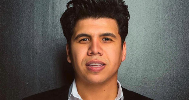 أموال هائلة تنهمر على رأس عمر كمال بملهى ليلي ..  وسخرية من المبلغ