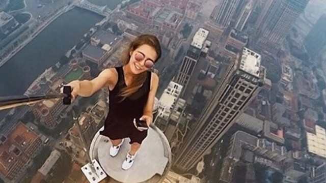 بالصور ..  43 شخصاً يموتون كل عام بسب «السيلفي»
