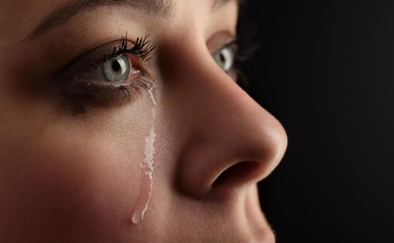 دموع المرأة