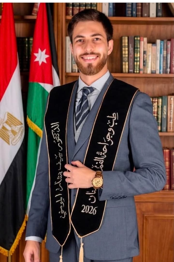 عطاالله السطول وعائلته يهنئون الدكتور بشار المومني بتخرج نجله سيف من كلية طب الأسنان