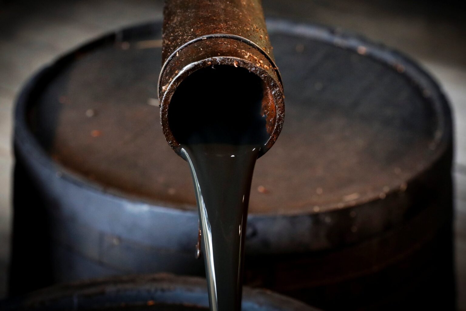 تراجـع أسعار النفط عالمياً