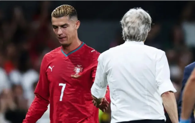 رسميًا ..  الاتحاد البرتغالي يوقف رونالدو ويفتح تحقيقًا تأديبيًا بحقه