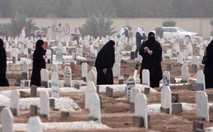 حكم زيارة القبور للنساء وشروطها