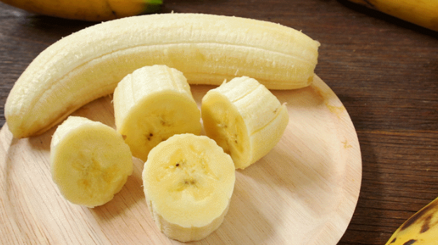 4 فوائد لتناول الموز قبل النوم