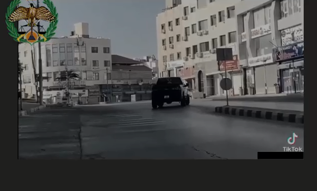 بالفيديو ..  ضبط سائق "بك اب فورد" يمارس التشحيط خلال الحظر الشامل في عمان