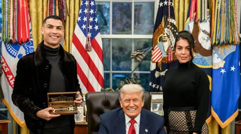 رونالدو أول رياضي ينال "المفتاح الذهبي" للبيت الأبيض