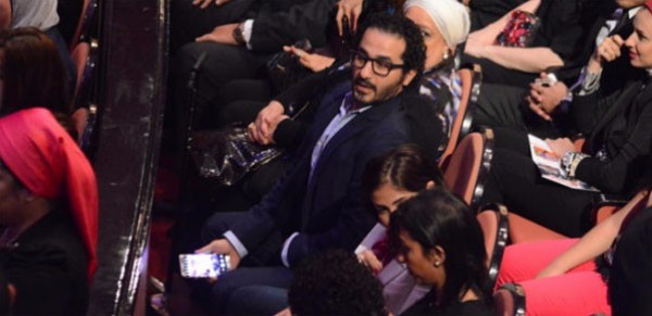 لماذا لم يحضر أحمد حلمي ومنى زكي زفاف "إيمي والرداد"؟!
