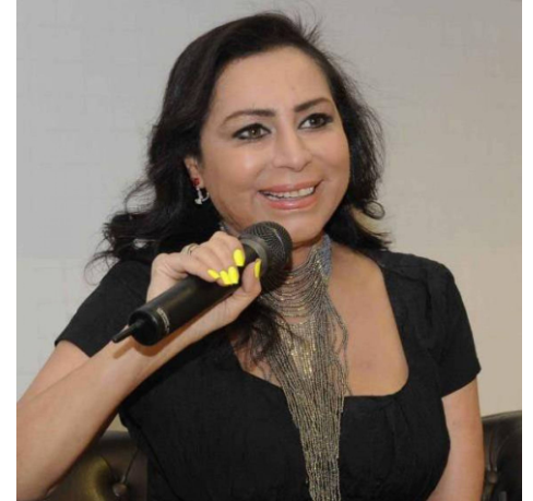 نجمة خليجية تفقد والدها ..  وحالتها مبكية