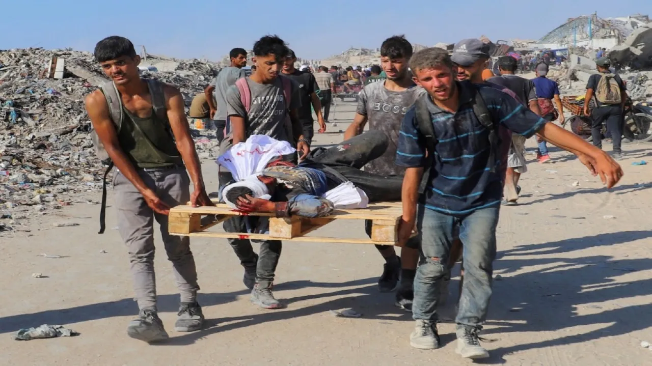 استشهاد 5 فلسطينيين أثناء محاولتهم الحصول على مساعدات في خان يونس
