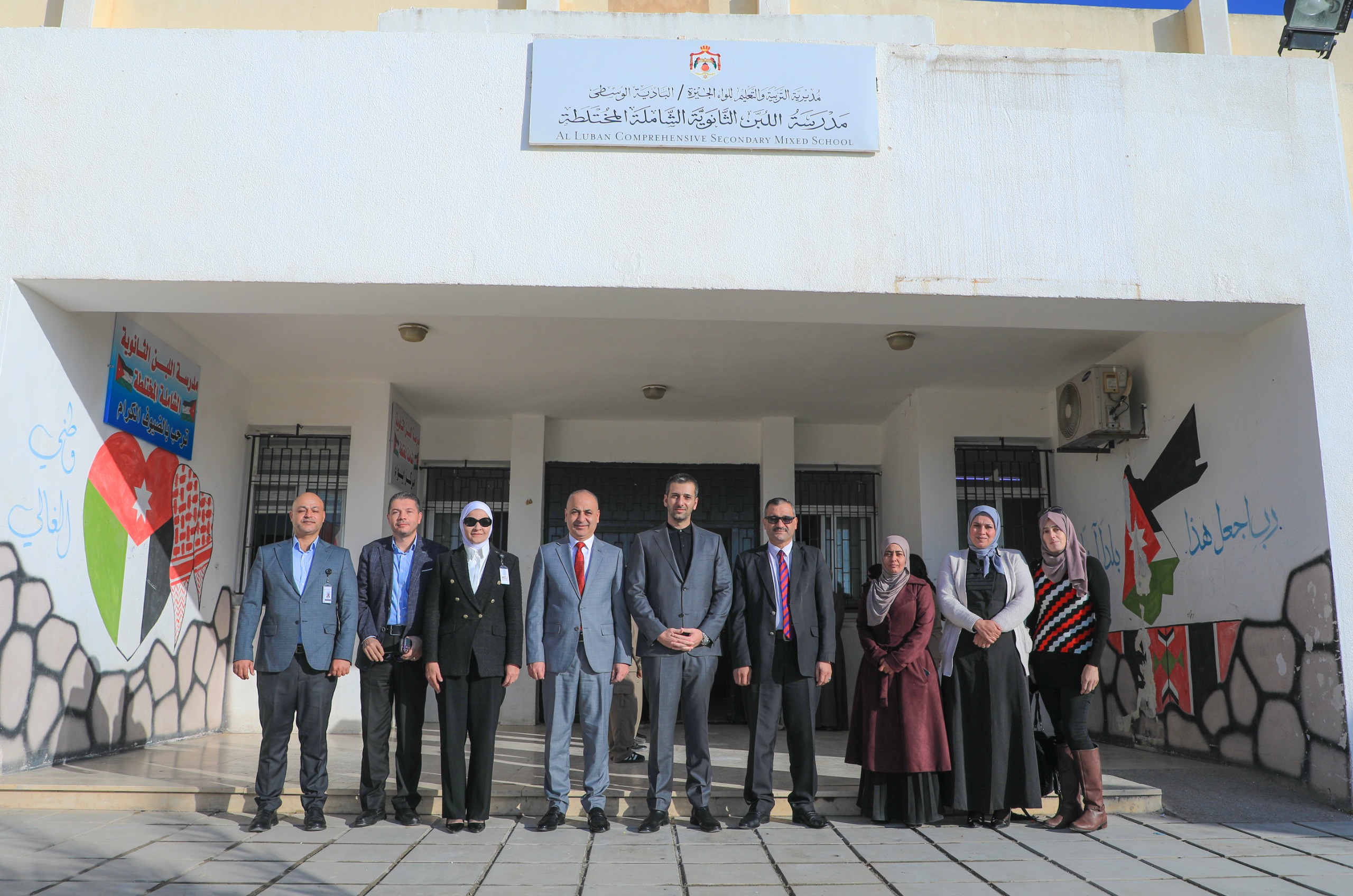 "الشرق الأوسط" تقدم أثاثًا وتنفّذ أعمال صيانة لمدرسة اللبن الثانوية للبنين ومدرسة اللبن الشاملة المختلطة للبنات