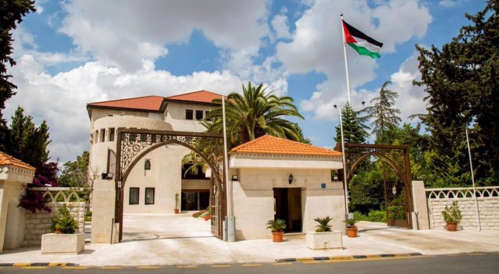 بلاغ صادر عن رئاسة الوزراء يجيز لصاحب العمل تخفيض الرواتب في هذه القطاعات  ..  تفاصيل
