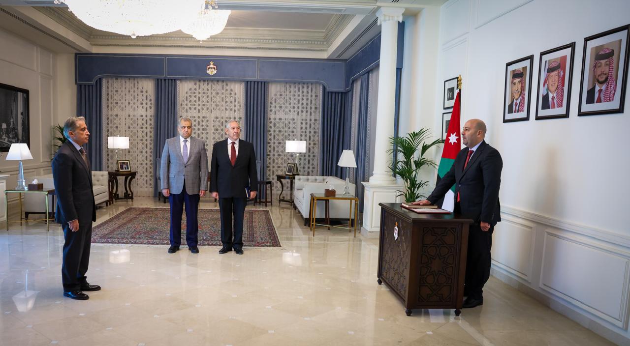 مفوضو العقبة الجدد يؤدون القسم القانوني أمام رئيس الوزراء