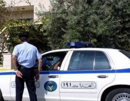 شرطة اربد تحقق مع شابين اعتديا على موظف مول