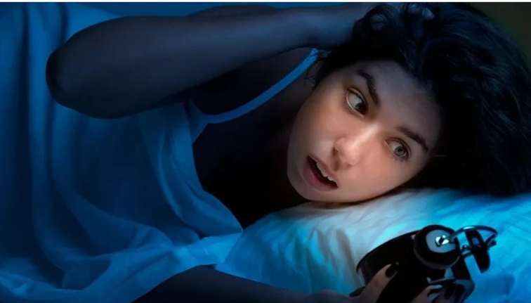 أسباب الاستيقاظ المتكرر أثناء الليل ..  وطرق التعامل معه