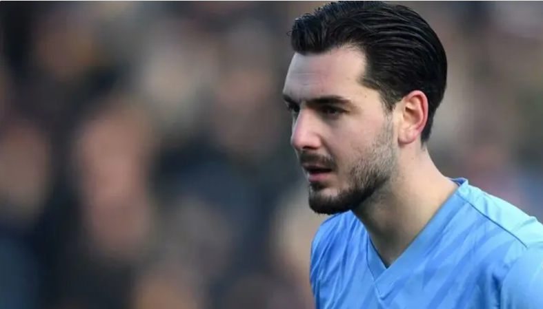 حارس مرمى سويدي يروي خطة هروبه من إيران بعد الضربات الجوية