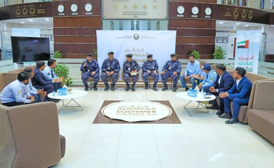 شرطة عجمان تنظم مجلس المتعاملين مع مدارس السياقة