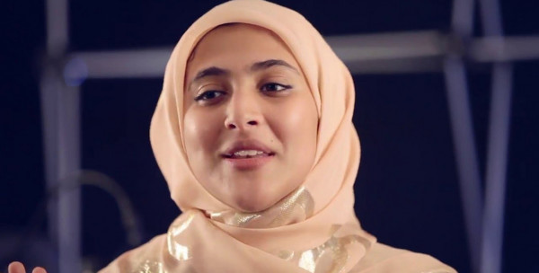 أمينة كرم نجمة طيور الجنة ..  تتخلى عن حجابها وتهاجم زوجة مدير القناة