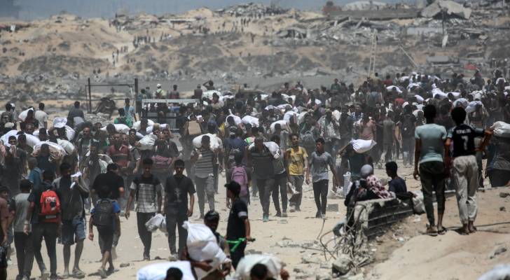 استشهاد 12 فلسطينيًا بقصف الاحتلال فجر السبت استهدف طالبي المساعدات في غزة