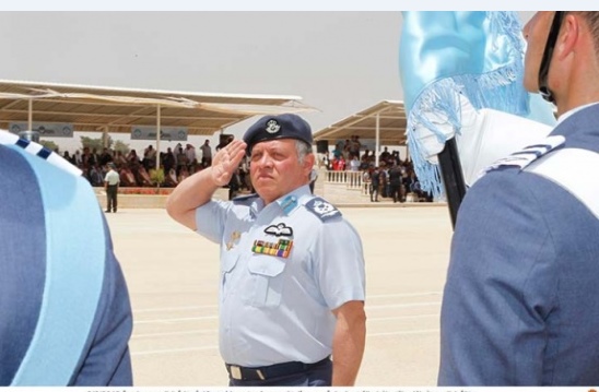 الملك يرعى تخريج مرشحي الطيران في كلية الملك حسين الجوية 