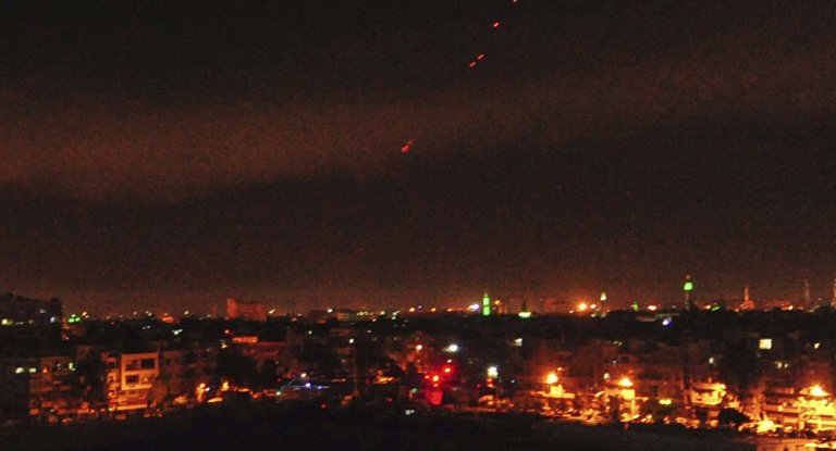 هجوم صاروخي يستهدف قاعدة عسكرية تضم أميركيين قرب بغداد