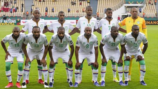 من دون حارس ..  جزر القمر يتلقى ضربة موجعة قبل مواجهة الكاميرون