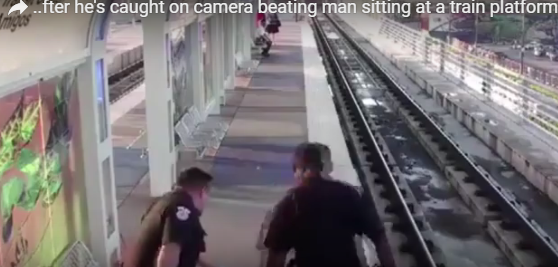 بالفيديو: شرطي أمريكي يعتدي بالضرب المبرح على رجل مشرد