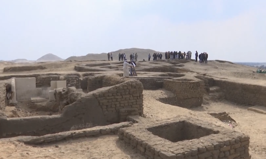 بالصور ..  اكتشاف 5 مقابر أثرية في مصر 