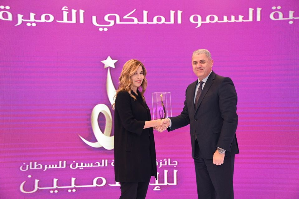   سمو الأميرة غيداء طلال تُكرّم بنك الإسكان  لرعايته لجائزة مؤسسة الحسين للسرطان  للإعلاميين عن فئة التوعية بسرطان الثدي